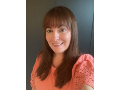 Roz, Peaches supporter white female with long brown hair wearing peach coloured top